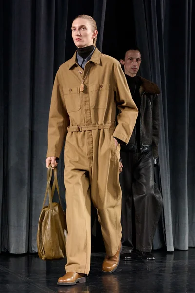 Look 30